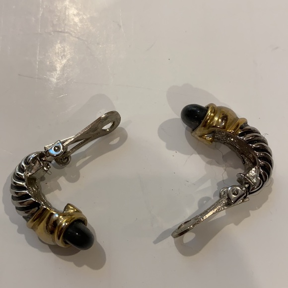 COSTUME CLUP ON EARRINGS DESIGHNER LOOK SILVER AND GOLD TONE BLACK STONE - Picture 6 of 8